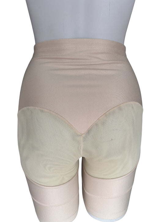 Shaping Short Panty with Medium Control & Butt-Lifting effect