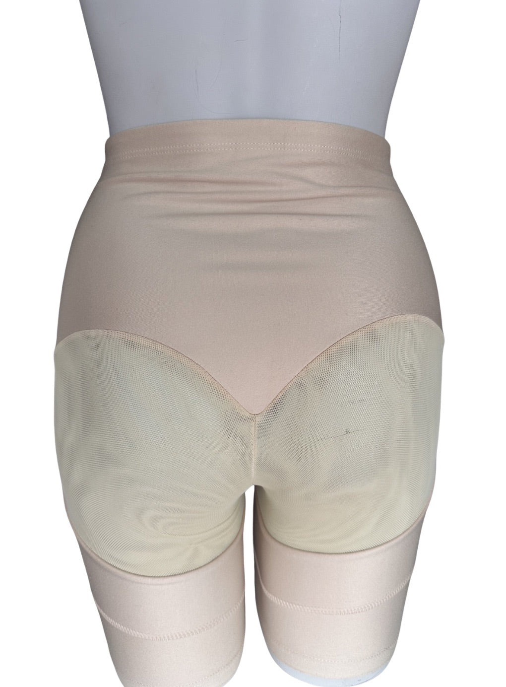 Shaping Short Panty with Medium Control & Butt-Lifting effect
