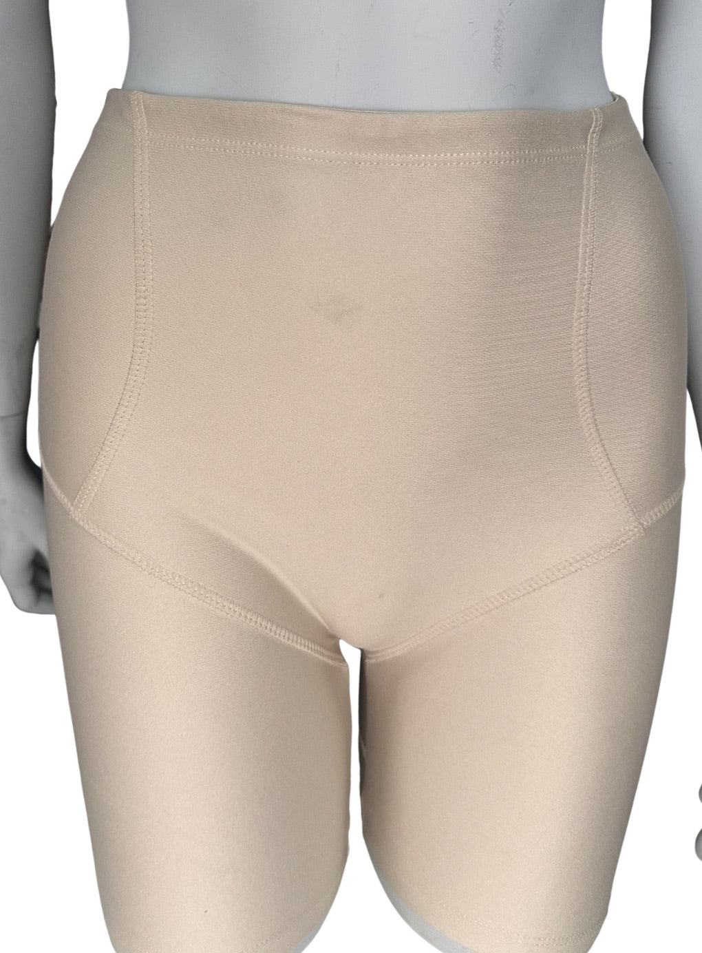 Shaping Short Panty with Medium Control & Butt-Lifting effect